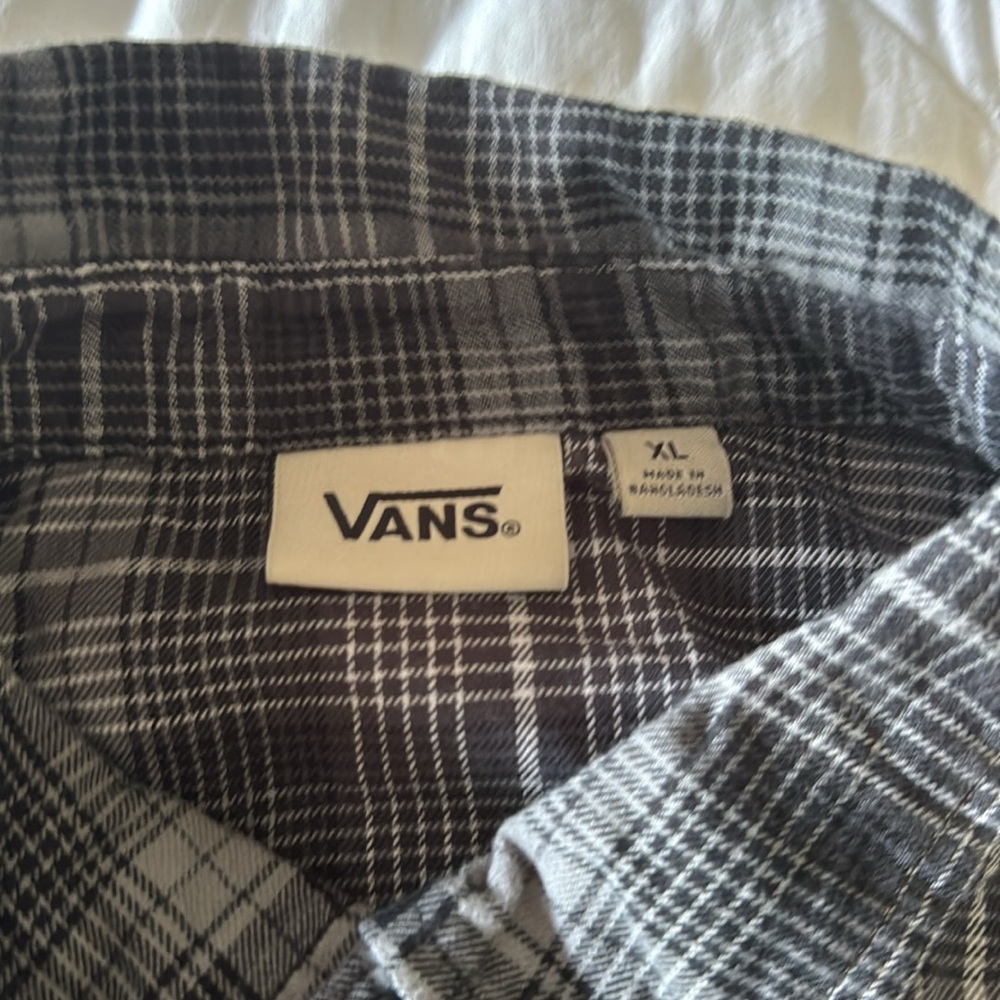 Men’s vans button up! - Picture 2 of 4